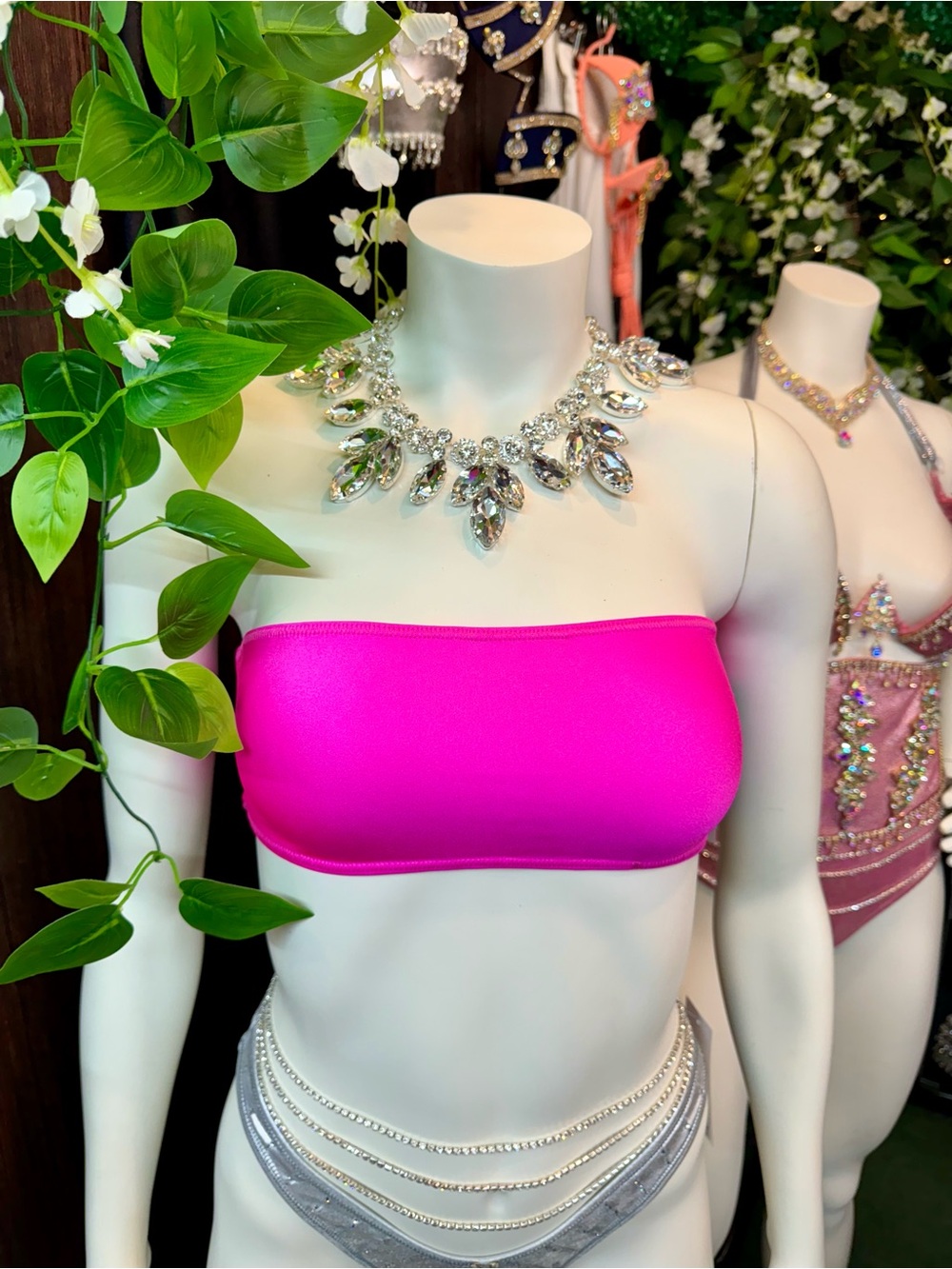 Seamless Strapless Bandeau in Vibrant Hot Pink